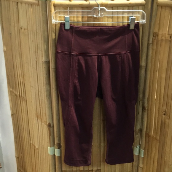 Lululemon Capri pants